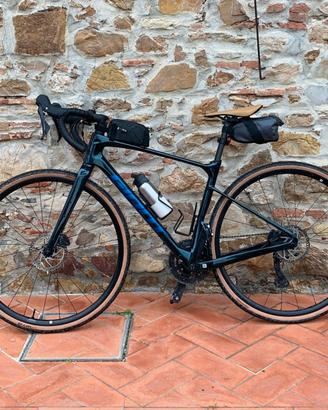 Bici Gravel Giant Revolt Advanced 2 carbonio TG. S