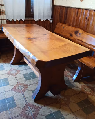 tavolo e panche in legno 