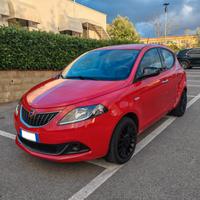 Lancia Ypsilon Km 34.000 5 porte Hybrid Incidentat