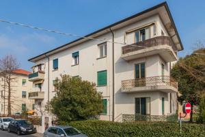 Appartamento di 105 m² con più di 5 locali e posto
