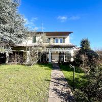 ESCLUSIVA VILLA SINGOLA A MOZZO