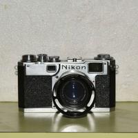 Nikon S2, con obiettivo 5 cm f/2.