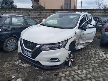L Nissan qashqai 2021 benzina 50.000 km automatico