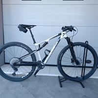 MTB FULL CARBONIO