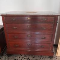 como con piano in marmo