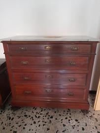 como con piano in marmo