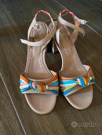 Sandali in pelle con tacco