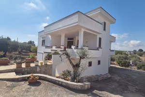 C.da Coreggia, villa su due livelli con giardino