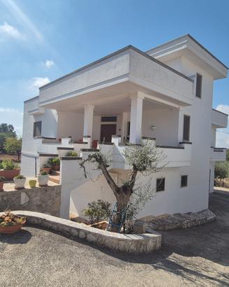 C.da Coreggia, villa su due livelli con giardino
