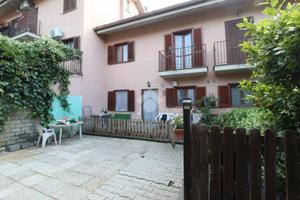 VILLA A SCHIERA A SCANDRIGLIA