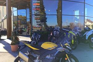 Aprilia Tuono V4 1100 Scorpion Yellow