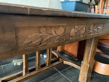 Tavolo antico lavorato