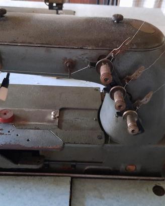 MACCHINA DA CUCIRE INDUSTRIALE RIMOLDI