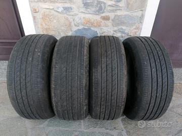 4 pneumatici Goodyear 215/50 R18 