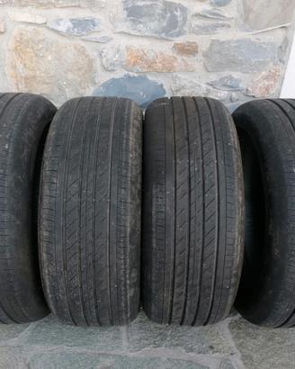 4 pneumatici Goodyear 215/50 R18 