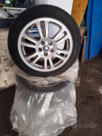 4 cerchi e gomme da 17  per Jaguar 