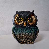 Statuetta Gufo Moderno – Dettagli Oro e Sfumature 