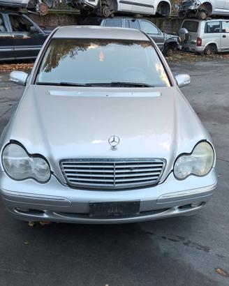 MERCEDES CLASSE C DEL 2004 SOLO PER RICAMBI