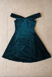 vestitino di velluto verde scuro, spalle scoperte