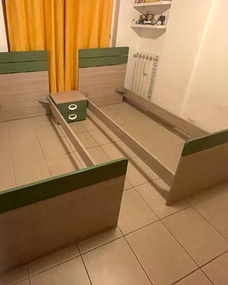 Coppia letti singoli Mondo Convenienza + comodino