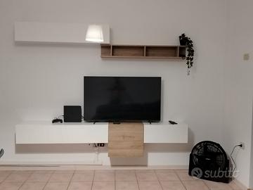 Mobili soggiorno tavolo e sedie