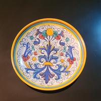 Piatto decorativo in maiolica 