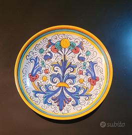 Piatto decorativo in maiolica 