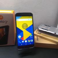 Smartphone Motorola Moto G4 con accessori