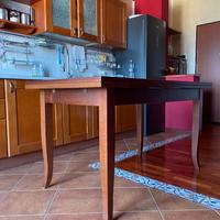 Tavolo allungabile in legno stile classico