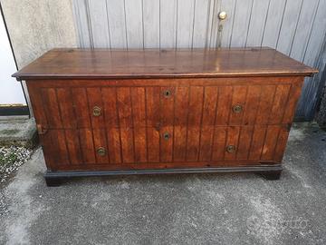 Antico cassettone con ribalta in rovere