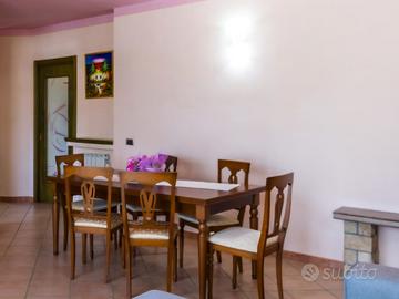 Tavolo da pranzo con sedie
