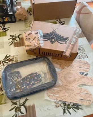 Lotto di gadget bookish box Loonari Pendragon