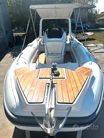 Gommone 8 mt mod RIB 760 nuovo motore evinrude 200