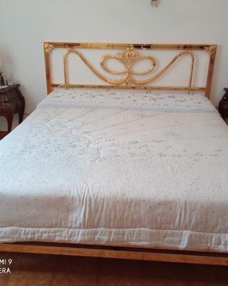 letto in  ottone  con comodini e como 