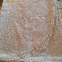 Copriletto vintage bianco in broccato 