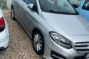 Mercedes-Benz Classe B 180  anno 2016,