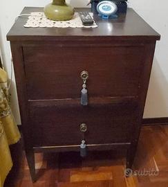 due comodini vintage in legno massello
