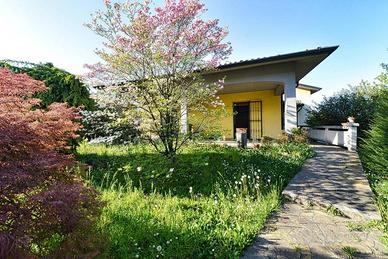 Villa di 208 m² con 3 locali e box auto a Ceriano 