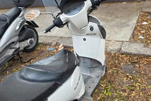  Scarabeo 200 Bianco prezzo non trattabile  