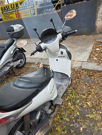  Scarabeo 200 Bianco prezzo non trattabile  