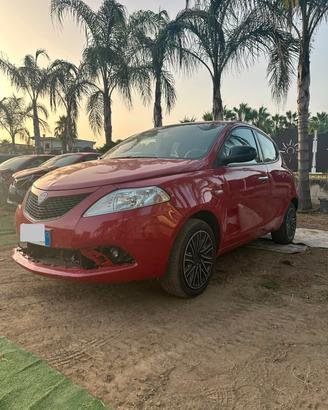 Lancia Ypsilon 1.0 FireFly SINISTRATA!!