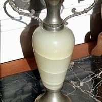 Neoclassicismo in pietra: un vaso da 23 cm in onic