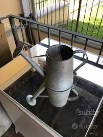 Annaffiatoio in latta