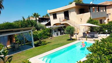Villa con piscina Campofelice di Roccella Mareluna