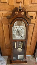Orologio a pendolo a colonna