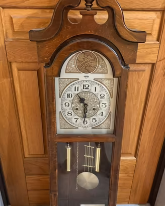 Orologio a pendolo a colonna
