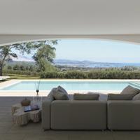Prestigiosa villa con incantevole vista mare e ter