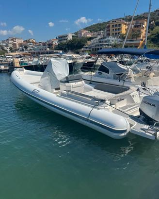 Sea Prop 30 Confort, 2 motori Honda 150 cv