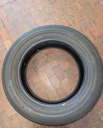 Pneumatici invernali 235/60 R18 Yokohama