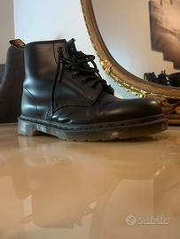 Dr martens 6 hot sale buchi uomo